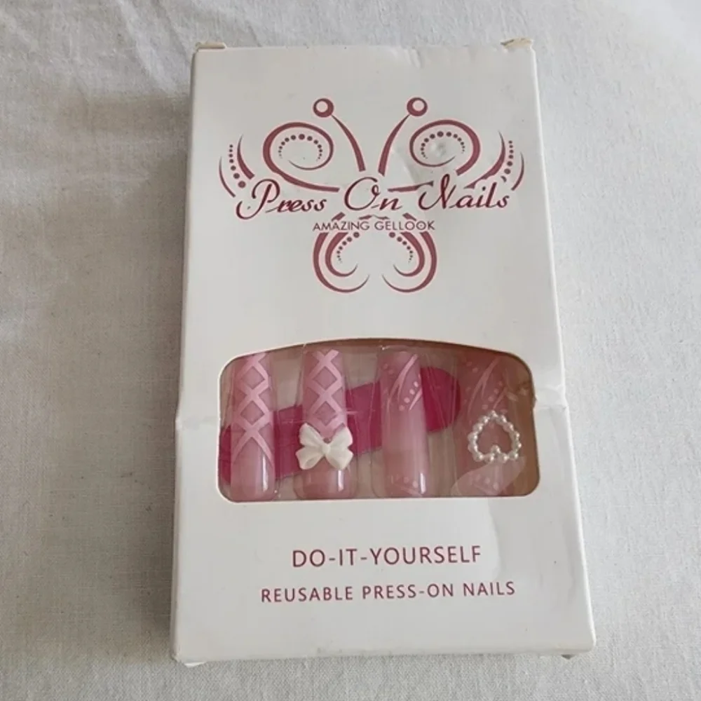 24 Pieces Fake press on nails
